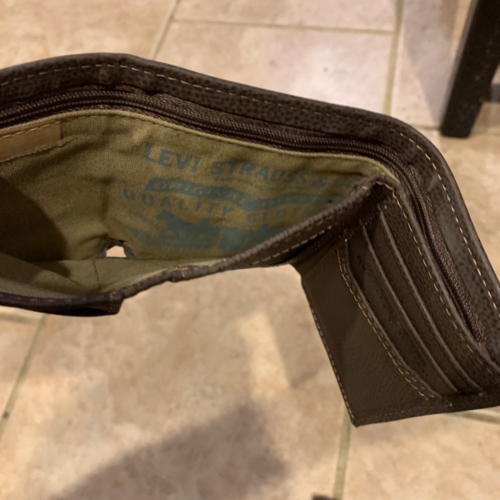Levi’s wallet - Picture 3 of 3